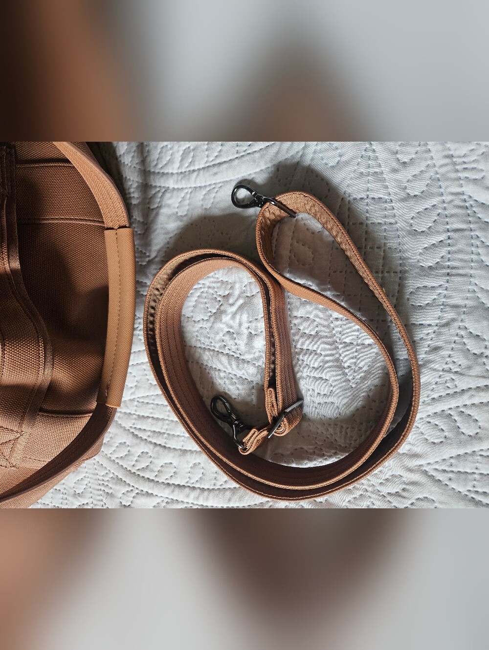 $130 Retail NWOT Lug Piper Slouchy Hobo Bag In Chai Latte - PLEASE READ - Picture 5 of 7
